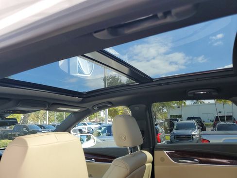 Used 2018 Cadillac XT5 Luxury w/ Driver Awareness Package image 15