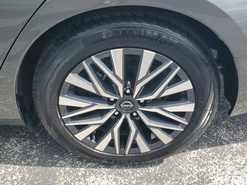 Certified 2024 Nissan Altima 2.5 SV FWD image 9