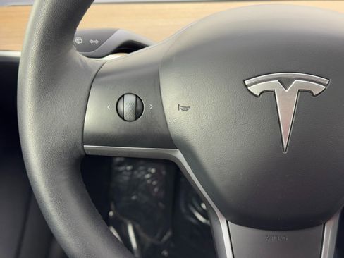 Used 2023 Tesla Model 3 Standard Range image 19