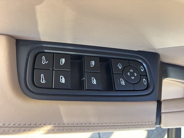 Used 2024 Porsche Cayenne AWD/4WD image 22