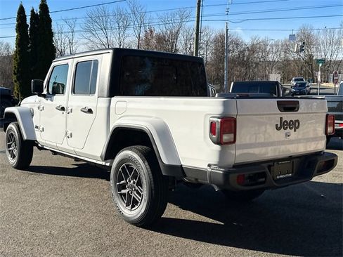 New 2026 Jeep Gladiator Sport image 2