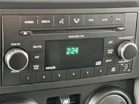 Used 2009 Jeep Wrangler Unlimited Rubicon w/ Dual Top Group image 18