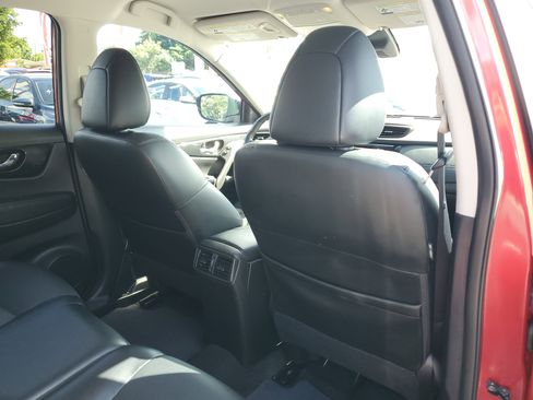 Used 2017 Nissan Rogue SL image 40