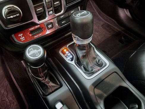 Used 2019 Jeep Wrangler Unlimited Rubicon AWD/4WD image 17