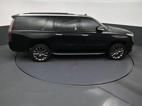 Used 2020 Cadillac Escalade ESV Luxury w/ Escalade Sport Edition RWD image 16