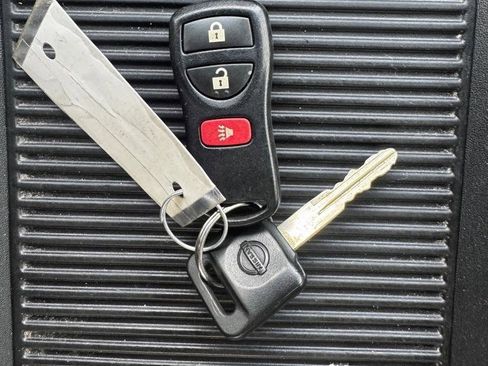 Used 2011 Nissan Titan SL w/ SL Technology Pkg image 30