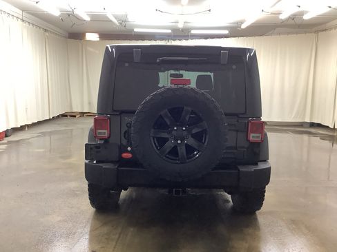Used 2014 Jeep Wrangler Unlimited Sahara AWD/4WD image 7