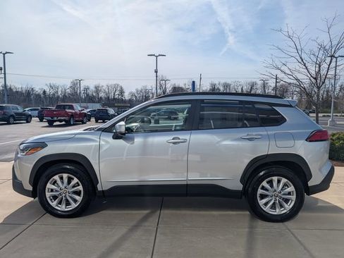 Used 2023 Toyota Corolla Cross LE w/ Moonroof Package image 4