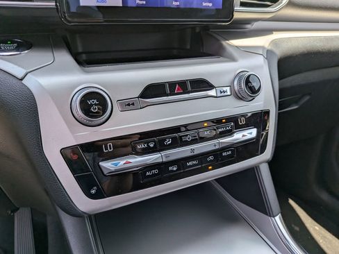 Used 2021 Ford Explorer XLT w/ Equipment Group 202A image 25