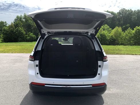 Used 2022 Jeep Grand Cherokee L Limited RWD image 9