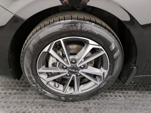 Certified 2022 Kia Forte LXS image 7