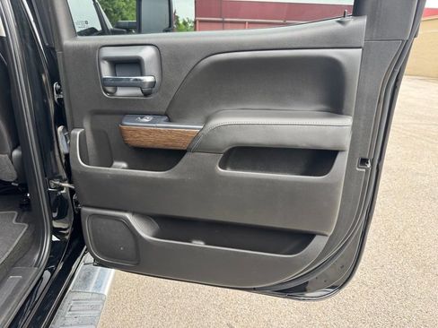 Used 2018 GMC Sierra 2500 Denali w/ Duramax Plus Package AWD/4WD image 19