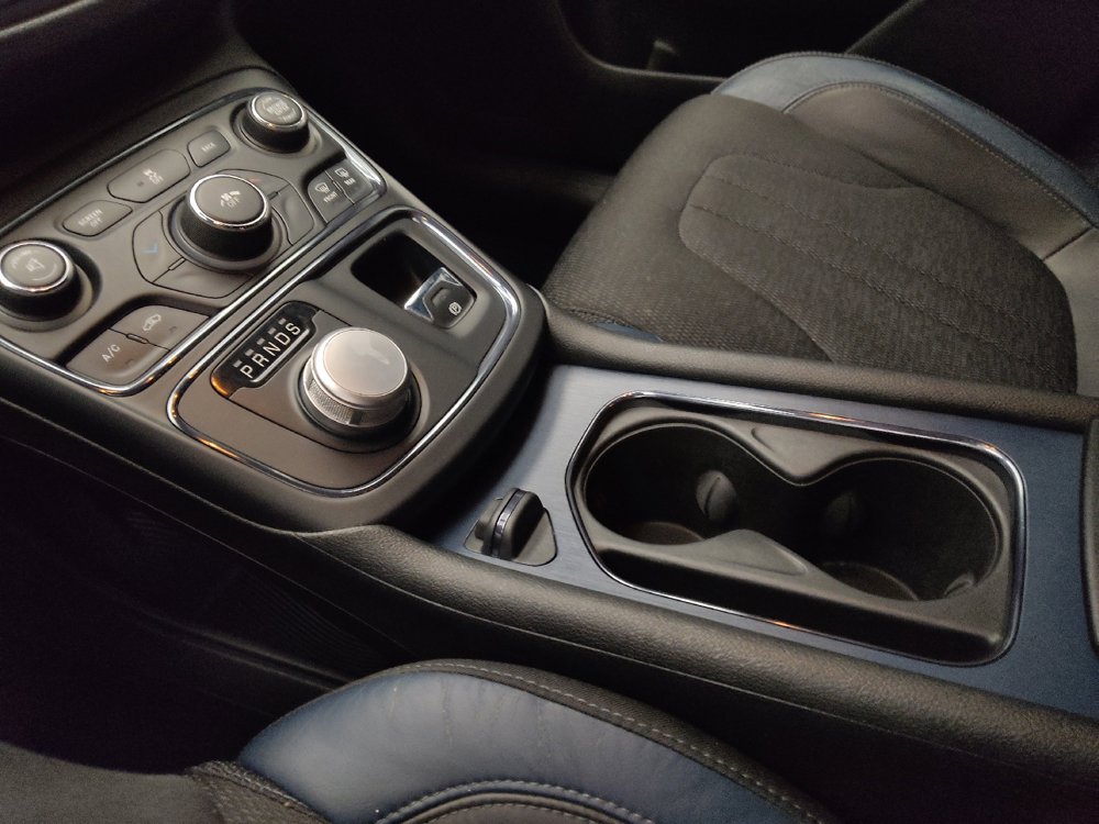 Used 2015 Chrysler 200 S FWD image 26
