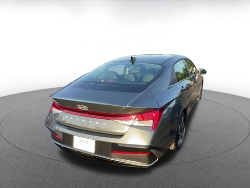Used 2025 Hyundai Elantra Limited image 14