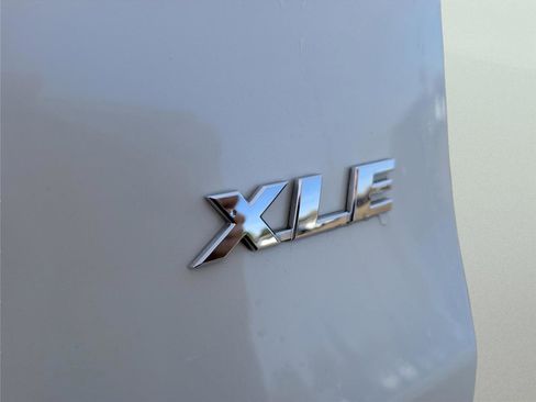 Used 2022 Toyota RAV4 XLE Premium image 32