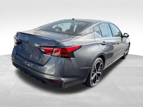 Used 2024 Nissan Altima 2.5 SR FWD image 3