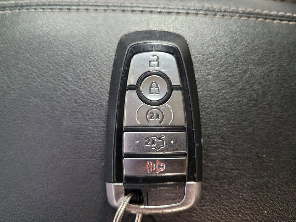 Used 2017 Ford Edge Titanium w/ Technology Package FWD image 32