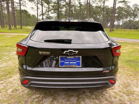 Used 2024 Chevrolet Trax RS w/ Driver Confidence Package FWD image 4