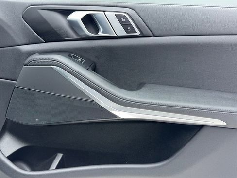 Used 2022 BMW X5 xDrive40i w/ Parking Assistance Package image 47