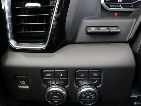 New 2025 GMC Sierra 3500 Denali w/ Denali Reserve Package image 24