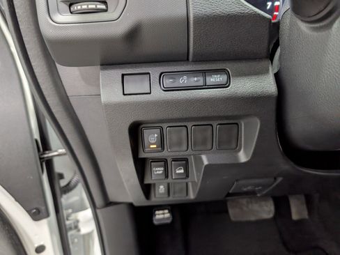 Used 2024 Nissan Frontier S w/ Technology Package image 17