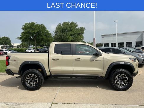 Used 2024 Chevrolet Colorado ZR2 w/ Technology Package AWD/4WD image 3