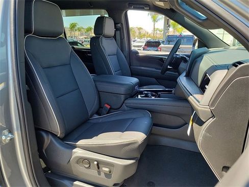 New 2025 Chevrolet Suburban Premier image 19