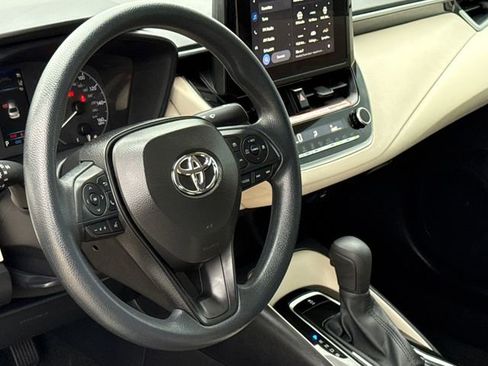 Used 2025 Toyota Corolla LE FWD image 17