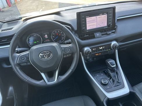 Certified 2022 Toyota RAV4 SE image 14