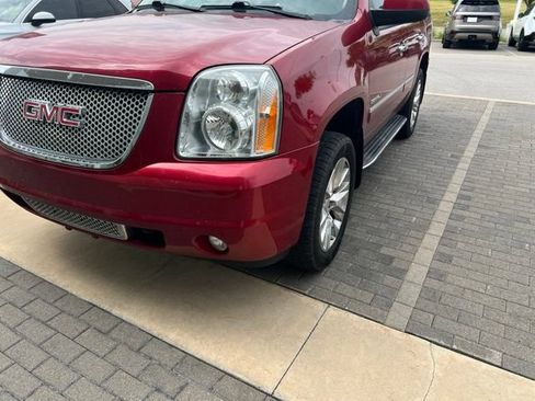 Used 2014 GMC Yukon Denali AWD/4WD image 2
