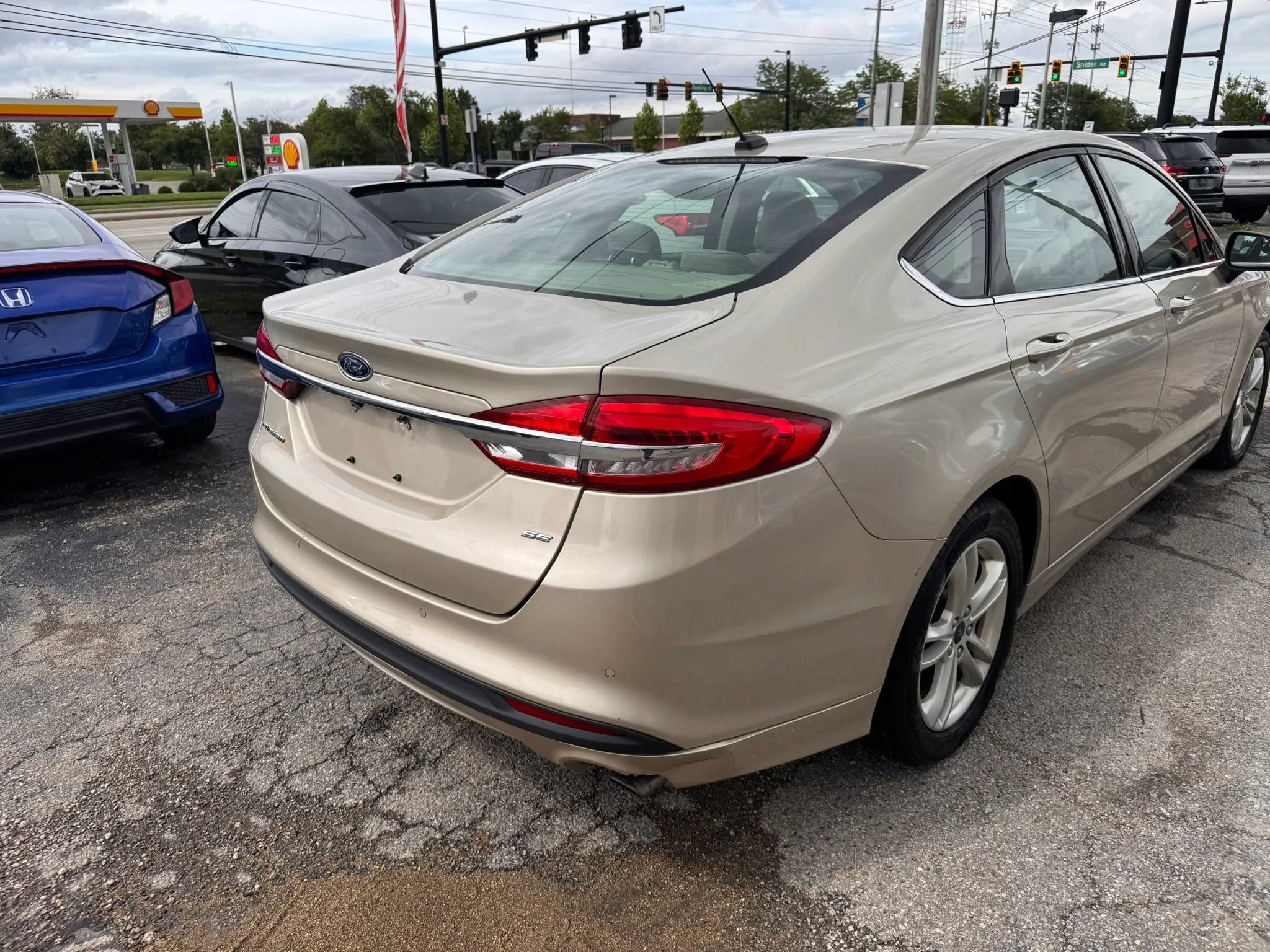 Used 2018 Ford Fusion SE w/ Fusion SE Technology Package FWD image 6