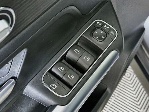 Used 2023 Mercedes-Benz GLA 250 4MATIC image 18