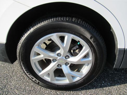 Used 2018 Chevrolet Equinox Premier FWD image 8