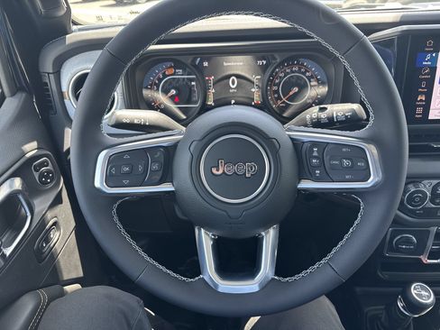 New 2025 Jeep Wrangler Unlimited Sahara AWD/4WD image 30