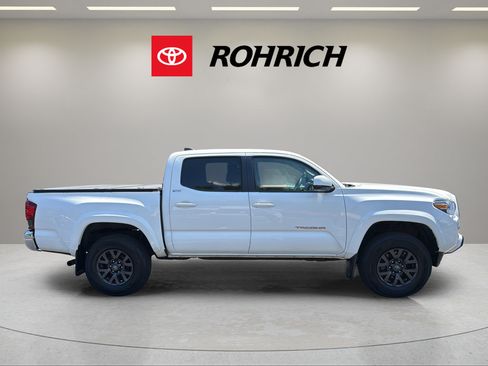 Used 2023 Toyota Tacoma SR5 w/ SR5 Appearance Package RWD image 5