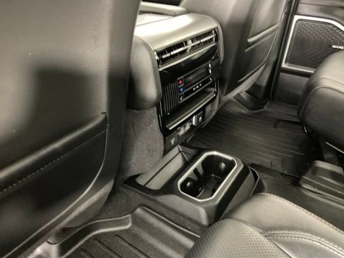 Used 2024 Jeep Wagoneer L Series II AWD/4WD image 18