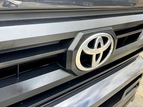 Certified 2025 Toyota Tacoma SR5 image 28