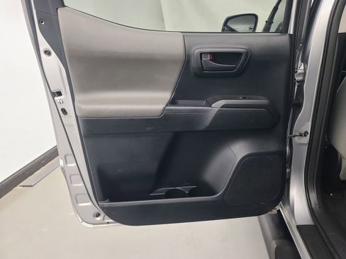 Used 2016 Toyota Tacoma SR image 19