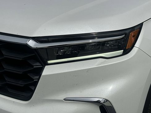 Used 2025 Honda Pilot EX-L image 11