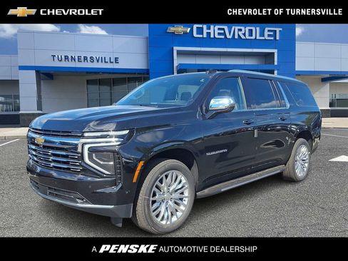 New 2026 Chevrolet Suburban Premier image 1
