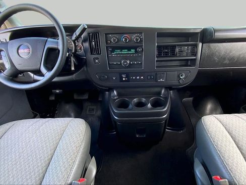 Certified 2025 GMC Savana 3500 LT w/ LT Preferred Equipment Group RWD image 15