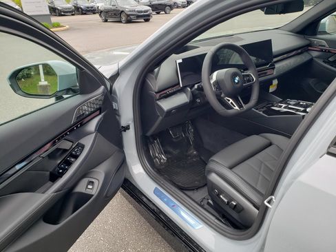 New 2027 BMW 530i xDrive w/ M Sport Package AWD/4WD image 9