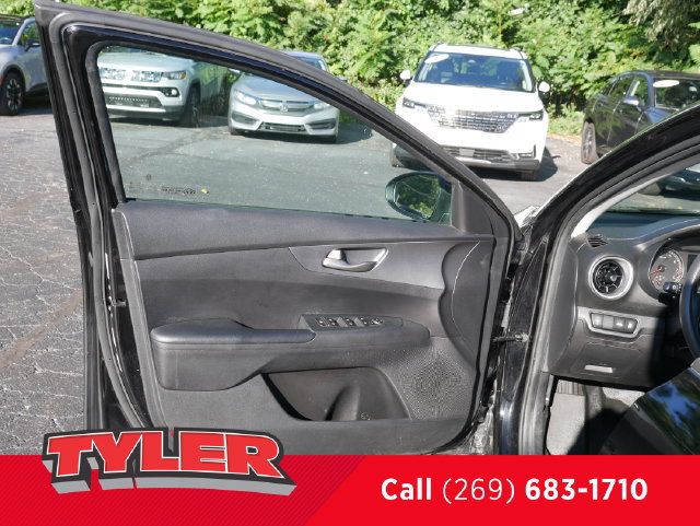 Used 2021 Kia Forte LXS FWD image 17