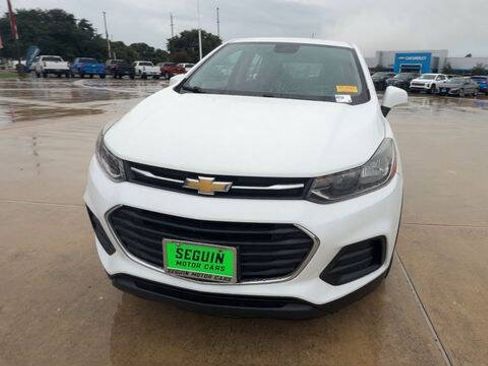 Used 2018 Chevrolet Trax LS FWD image 3