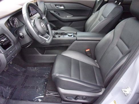 Used 2023 Nissan Rogue SL w/ SL Premium Package image 10