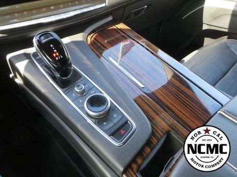 Used 2023 Cadillac Escalade Premium Luxury AWD/4WD image 28