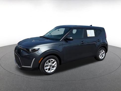 Used 2025 Kia Soul LX w/ LX Technology Package FWD image 8