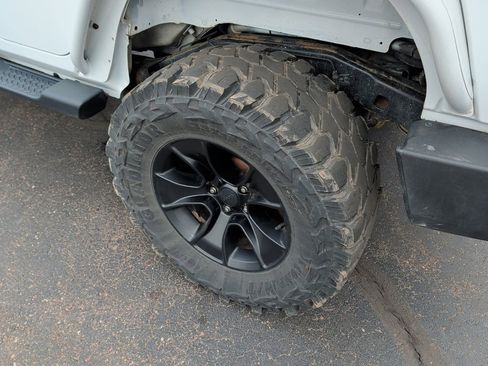 Used 2017 Jeep Wrangler Unlimited Sahara image 10