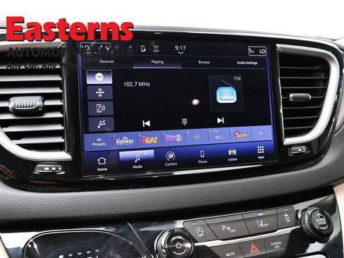 Used 2024 Chrysler Pacifica Touring-L FWD image 19