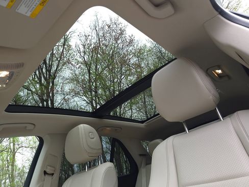 Used 2023 Mercedes-Benz GLE 350 4MATIC w/ AMG Line Exterior image 56